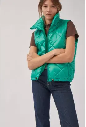 CHALECO MATELASSE, ESTANCIAS $27.600. CHALECO MATELASSE, ESTANCIAS $27.600.