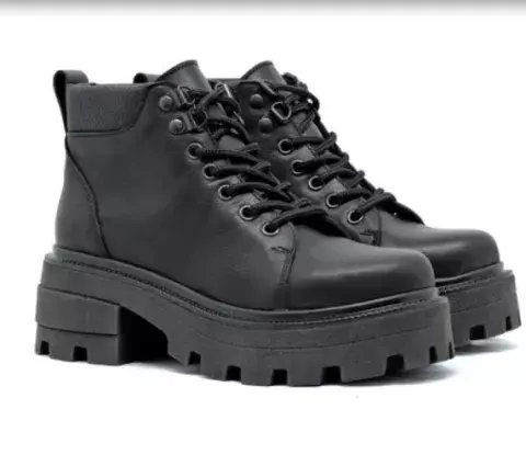 CON SUELA TRACK DE CUERO, LAS BRUJITAS $20.800. CON SUELA TRACK DE CUERO, LAS BRUJITAS $20.800.