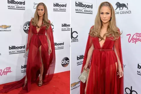 Un look que hoy vemos sin parar, en 2011 JLo lo inauguro: con transparencias, tajos y la ropa interior en el mismo tono, el detalle de la cartera tipo sobre es... hermoso. Un look que hoy vemos sin parar, en 2011 JLo lo inauguro: con transparencias, tajos y la ropa interior en el mismo tono, el detalle de la cartera tipo sobre es... hermoso.