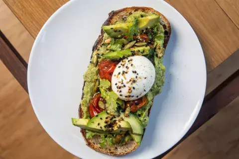 Un clásico de clásicos: el avocado toast de AVG Electric Café