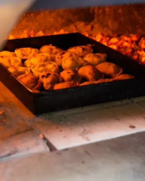 Variedades de empanadas y humitas en Madre Rojas Variedades de empanadas y humitas en Madre Rojas