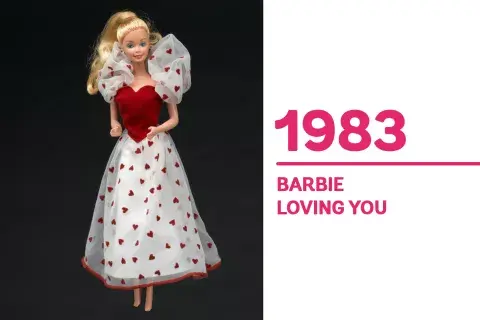 1983 "Loving You Barbie" con las mangas con volumen, manteniendo el pelo largo –fórmula que tuvo éxito entre las consumidoras- 1983 "Loving You Barbie" con las mangas con volumen, manteniendo el pelo largo –fórmula que tuvo éxito entre las consumidoras-