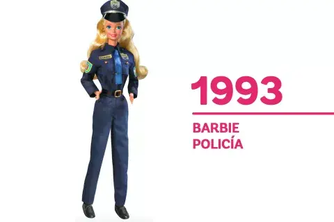 1993 “Barbie Policía”, es otro de las creaciones de Mattel que reivindican a la mujer ejerciendo esta profesión. 1993 “Barbie Policía”, es otro de las creaciones de Mattel que reivindican a la mujer ejerciendo esta profesión.