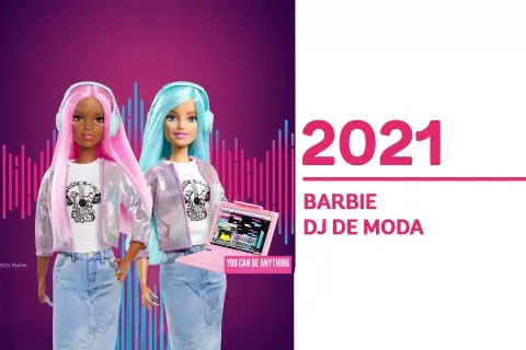 2021. Barbie es productora musical, DJ, y tiene el pelo de colores. Muy canchera. 2021. Barbie es productora musical, DJ, y tiene el pelo de colores. Muy canchera.