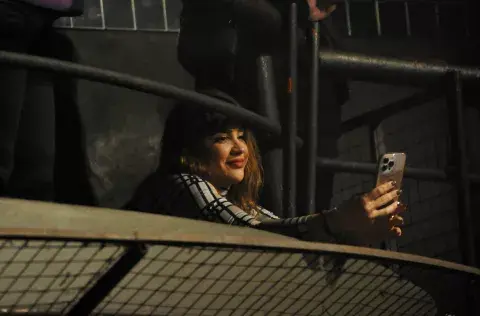 Celeste Cid desde el VIP de Niceto Club, viendo a su novio tocar. Celeste Cid desde el VIP de Niceto Club, viendo a su novio tocar.
