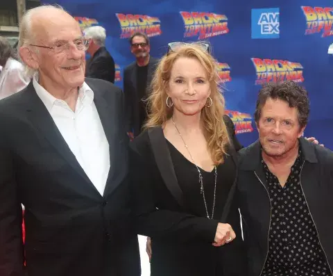 El emocionante reencuentro del elenco de Volver al futuro en Broadway. El emocionante reencuentro del elenco de Volver al futuro en Broadway.