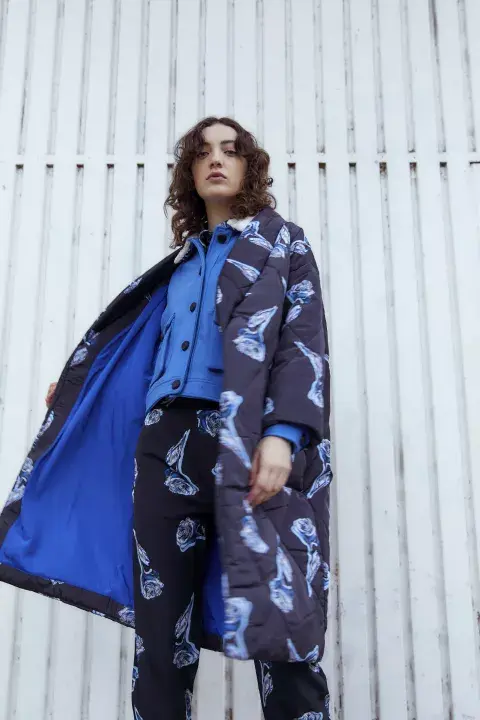 CAMPERA, CAMISA Y PANTALÓN (JUSTA PETRA, $119.200, $44.000 Y $33.440), SACO (FINI BRAUN, $118.800). CAMPERA, CAMISA Y PANTALÓN (JUSTA PETRA, $119.200, $44.000 Y $33.440), SACO (FINI BRAUN, $118.800).