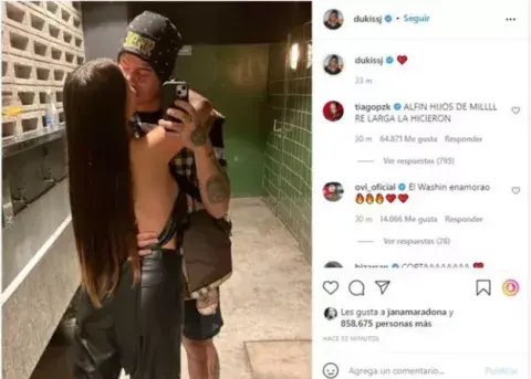 El músico blanqueó su romance con Mernes a fines de 2021 El músico blanqueó su romance con Mernes a fines de 2021