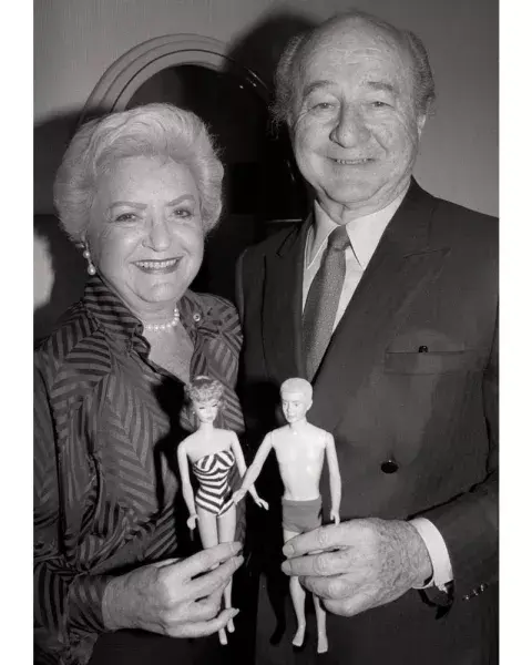 Ruth Handler, junto a su esposo Elliot Handler crearon Barbie y Ken. Ruth Handler, junto a su esposo Elliot Handler crearon Barbie y Ken.