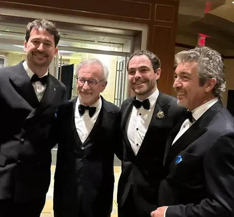 Uno de los recuerdos que más atesora Mitre de su paso por Hollywood: su charla y encuentro con Steven Spielberg