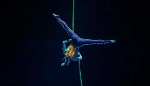 La producción combina la pasión por el fútbol y el amor por el arte, a través de la acrobacia, la música y las coreografías. La producción combina la pasión por el fútbol y el amor por el arte, a través de la acrobacia, la música y las coreografías.