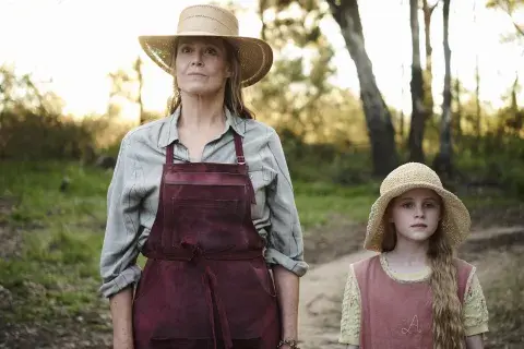 The Lost Flowers of Alice Hart está basada en la novela de Holly Ringland. The Lost Flowers of Alice Hart está basada en la novela de Holly Ringland.