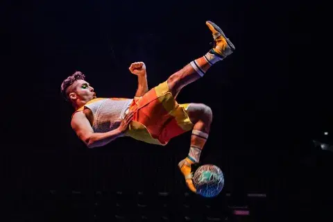 Llega Messi10 by Cirque du Soleil a Buenos Aires. Llega Messi10 by Cirque du Soleil a Buenos Aires.