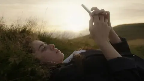 Red Rose, serie de los creadores de Sex Education. Red Rose, serie de los creadores de Sex Education.