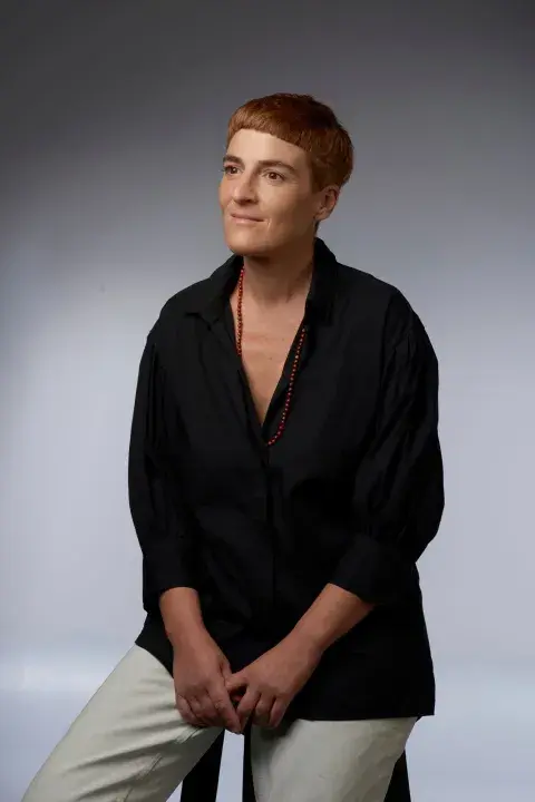 Candela Schamun es intersex, investigó su propia vida y la cuenta en el libro Ese que fui. Candela Schamun es intersex, investigó su propia vida y la cuenta en el libro Ese que fui.