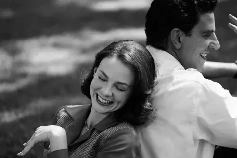 Leonard Bernstein será protagonizado por Bradley Cooper y Carey Mulligan, será la encargada de interpretar a la actriz chilena Felicia Montealegre. Leonard Bernstein será protagonizado por Bradley Cooper y Carey Mulligan, será la encargada de interpretar a la actriz chilena Felicia Montealegre.