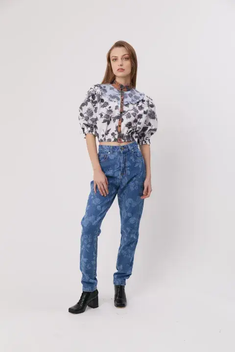 Un mom jean te salva, en cualquier temporada. Es un básico para aprovechar en las liquidaciones, especialmente cuando las prendas de denim no suelen liquidar. Un mom jean te salva, en cualquier temporada. Es un básico para aprovechar en las liquidaciones, especialmente cuando las prendas de denim no suelen liquidar.