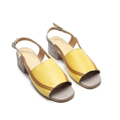 Sandalias combinadas (Chwala, $22.770) Sandalias combinadas (Chwala, $22.770)