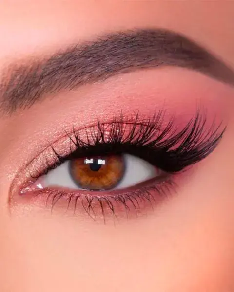 Por supuesto que el barbiecore también pisa fuerte en el makeup y, para quienes recién arrancan, es una hermosa opción que da un look más tranqui. Por supuesto que el barbiecore también pisa fuerte en el makeup y, para quienes recién arrancan, es una hermosa opción que da un look más tranqui.