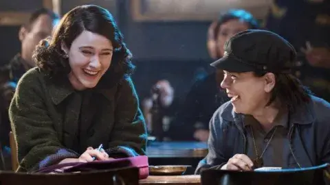 El término "womance" nació a través de una de las protagonistas de The Marvelous Mrs Maisel El término "womance" nació a través de una de las protagonistas de The Marvelous Mrs Maisel