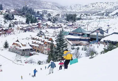 Invierno 2023: el cerro Catedral seguirá abierto hasta octubre. Invierno 2023: el cerro Catedral seguirá abierto hasta octubre.