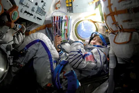 Anousheh a 400 kilómetros sobre nuestro planeta Anousheh a 400 kilómetros sobre nuestro planeta