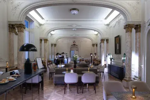 Reabrieron el bar del segundo piso del Teatro Colón. Reabrieron el bar del segundo piso del Teatro Colón.