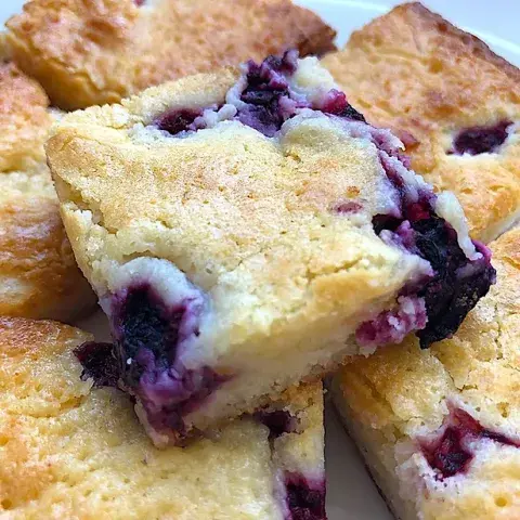 Día del chocolate blanco: receta de brownies con frutos rojos ¡fácil y rápida! Día del chocolate blanco: receta de brownies con frutos rojos ¡fácil y rápida!