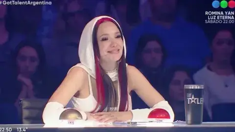 La Joaqui se emocionó hasta las lágrimas con Alejandro y Roberto. La Joaqui se emocionó hasta las lágrimas con Alejandro y Roberto.