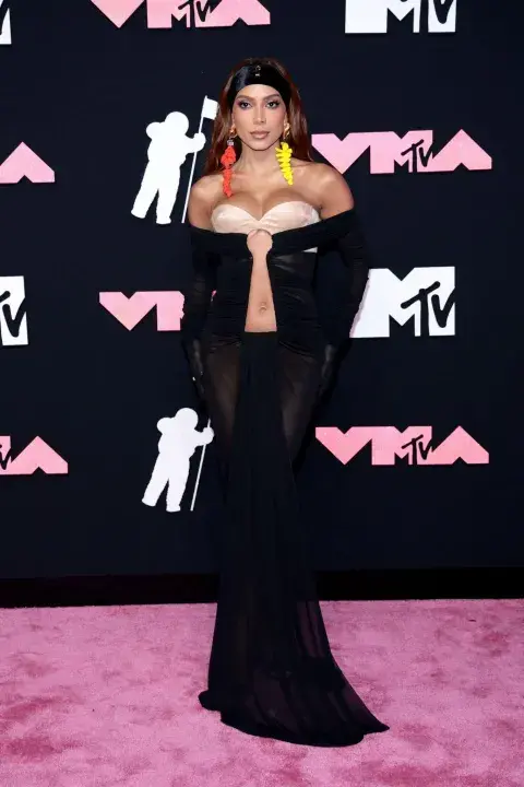 La cantante brasilera Anitta, de elegante vestido negro, en los MTV VMAs 2023. La cantante brasilera Anitta, de elegante vestido negro, en los MTV VMAs 2023.