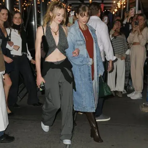 Taylor Swift y Sophie Turner juntas en New York, tras la separación con Joe Jonas. Taylor Swift y Sophie Turner juntas en New York, tras la separación con Joe Jonas.