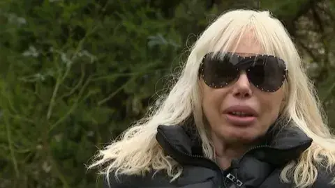 Gabriela Trenchi promueve la Ley Silvina Luna. Gabriela Trenchi promueve la Ley Silvina Luna.