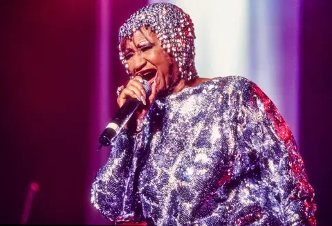 Lanzaron la Barbie Celia Cruz, en homenaje a la admirable carrera artística de la fallecida cantante, apodada la reina de la salsa. Lanzaron la Barbie Celia Cruz, en homenaje a la admirable carrera artística de la fallecida cantante, apodada la reina de la salsa.