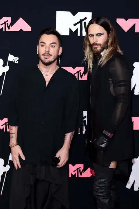 Shannon Leto y Jared Leto, de Thirty Seconds to Mars, eligieron el negro. Shannon Leto y Jared Leto, de Thirty Seconds to Mars, eligieron el negro.