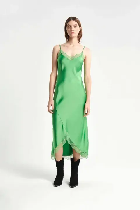 Vestido lencero (Kosiuko, $98.000) Vestido lencero (Kosiuko, $98.000)