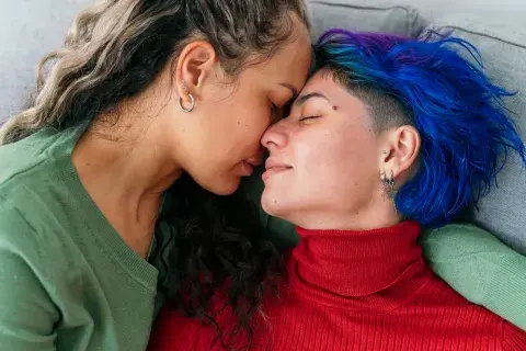 Emoofilia: ¿de qué se trata este fenómeno psicológico que se despierta en la primavera? Emoofilia: ¿de qué se trata este fenómeno psicológico que se despierta en la primavera?