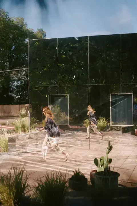 Emma Stone en The Curse. Emma Stone en The Curse.