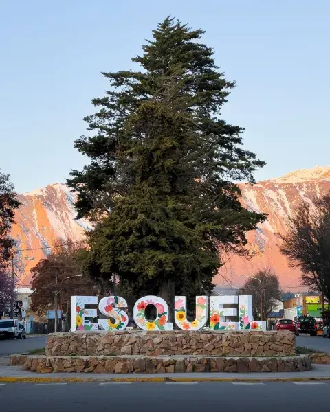 Esquel, la ciudad patagónica elegida entre las más hospitalarias del mundo. Esquel, la ciudad patagónica elegida entre las más hospitalarias del mundo.