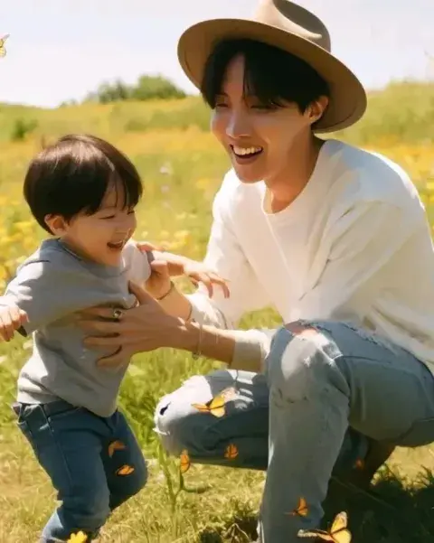 Jung Ho-Seok, más conocido como J-Hope. Jung Ho-Seok, más conocido como J-Hope.