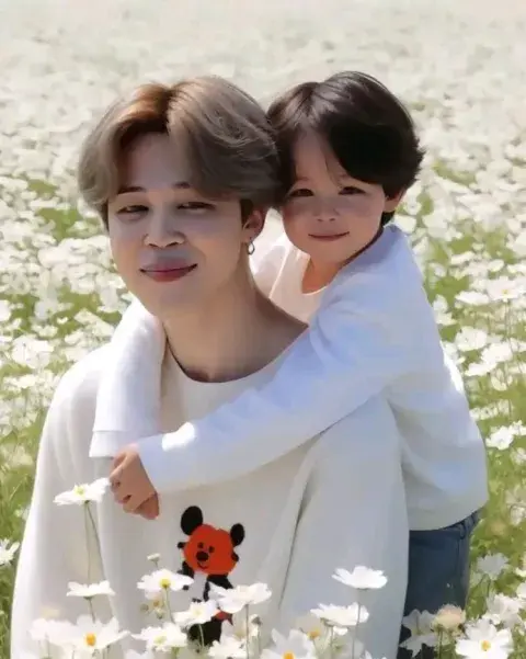 Park Ji-Min, más conocido como Jimin. Park Ji-Min, más conocido como Jimin.