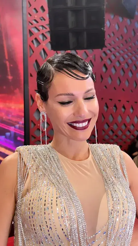 El look años 20 de Pampita en Bailando 2023. El look años 20 de Pampita en Bailando 2023.