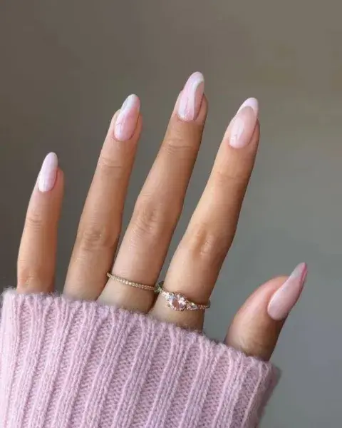 Reinventar las clásicas francesitas con dos tonos rosas pastel, es lo más. Reinventar las clásicas francesitas con dos tonos rosas pastel, es lo más.