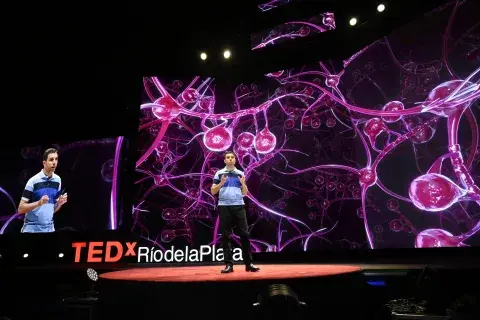 Aolfo García habló de neurociencia. Aolfo García habló de neurociencia.