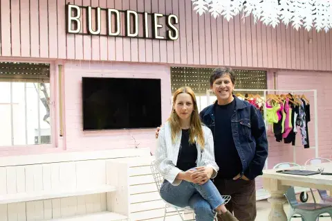 Julia Pérez, diseñadora y directora creativa y Gustavo Armentano, creador de Buddies Julia Pérez, diseñadora y directora creativa y Gustavo Armentano, creador de Buddies