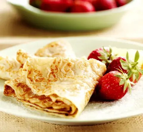 Panqueques con frutillas y frutos rojos. Panqueques con frutillas y frutos rojos.