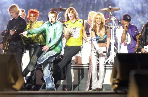 Britney y Justin en el Super Bowl XXXV Halftime Show, en el año 2001.