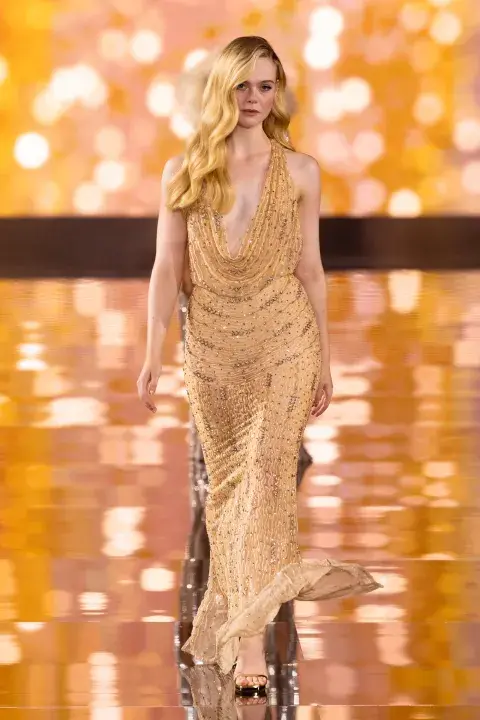 Elle Fanning en la Semana de la Moda de París. Elle Fanning en la Semana de la Moda de París.
