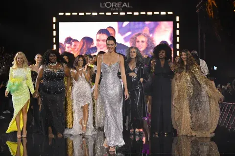 Luisana Lopilato desfilando junto a estrellas de Hollywood. Luisana Lopilato desfilando junto a estrellas de Hollywood.