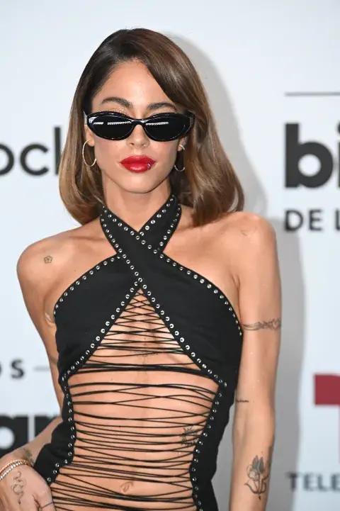 Tini y su nuevo corte de pelo en la noche de los Premios Billboard Latin Music Awards 2023. Tini y su nuevo corte de pelo en la noche de los Premios Billboard Latin Music Awards 2023.