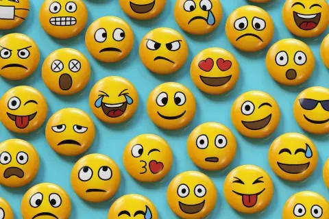 El smiley es el antecesor de los emojis que usamos en las redes. El smiley es el antecesor de los emojis que usamos en las redes.